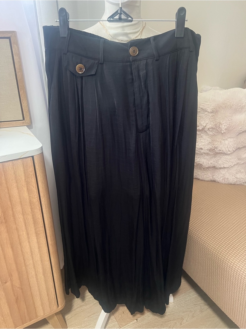 Black High-Waist Pleated Flowy Pants with Button Detail